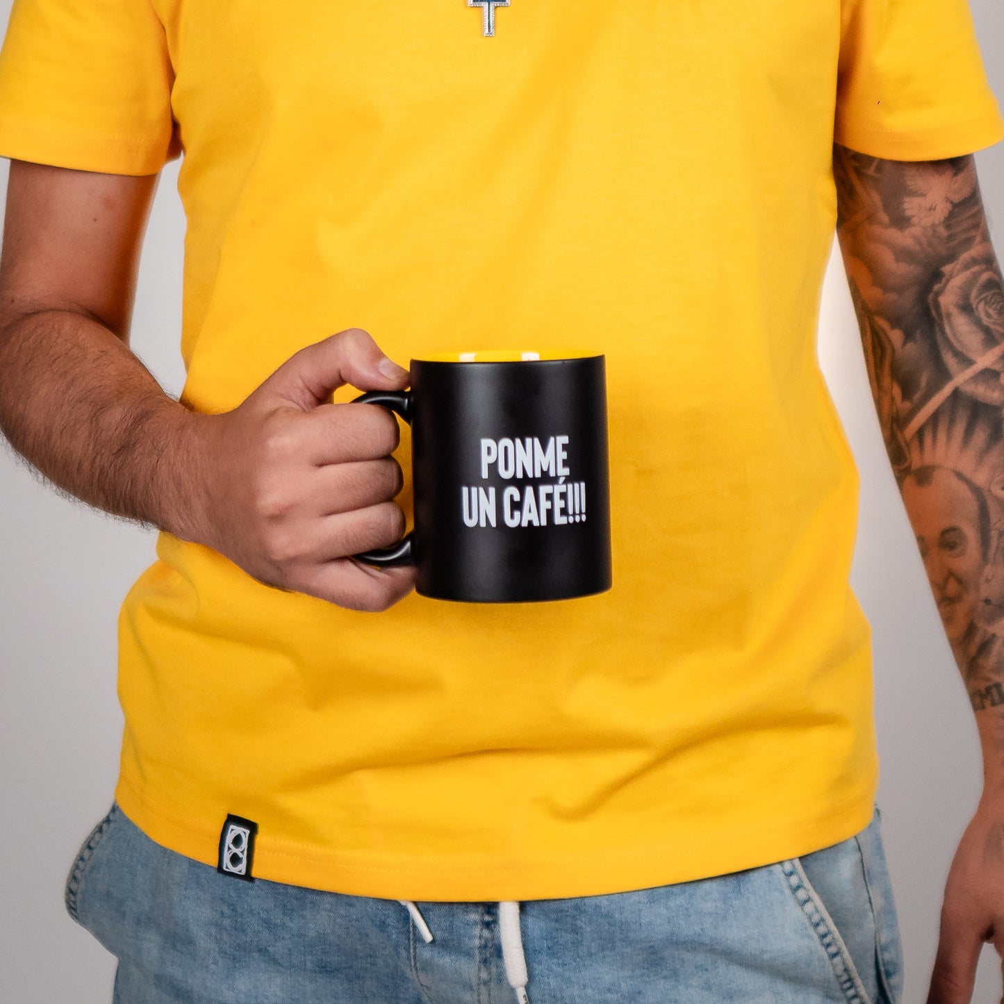 Cup Black & Yellow “Ponme un Café” #1