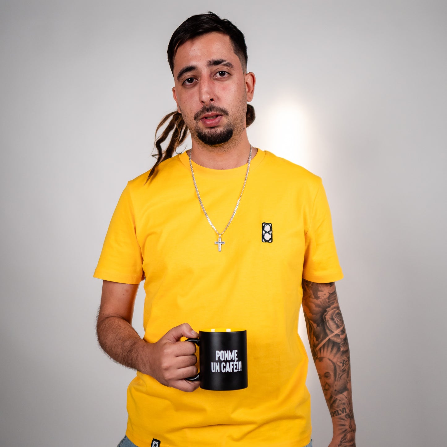 Cup Black & Yellow “Ponme un Café” #1