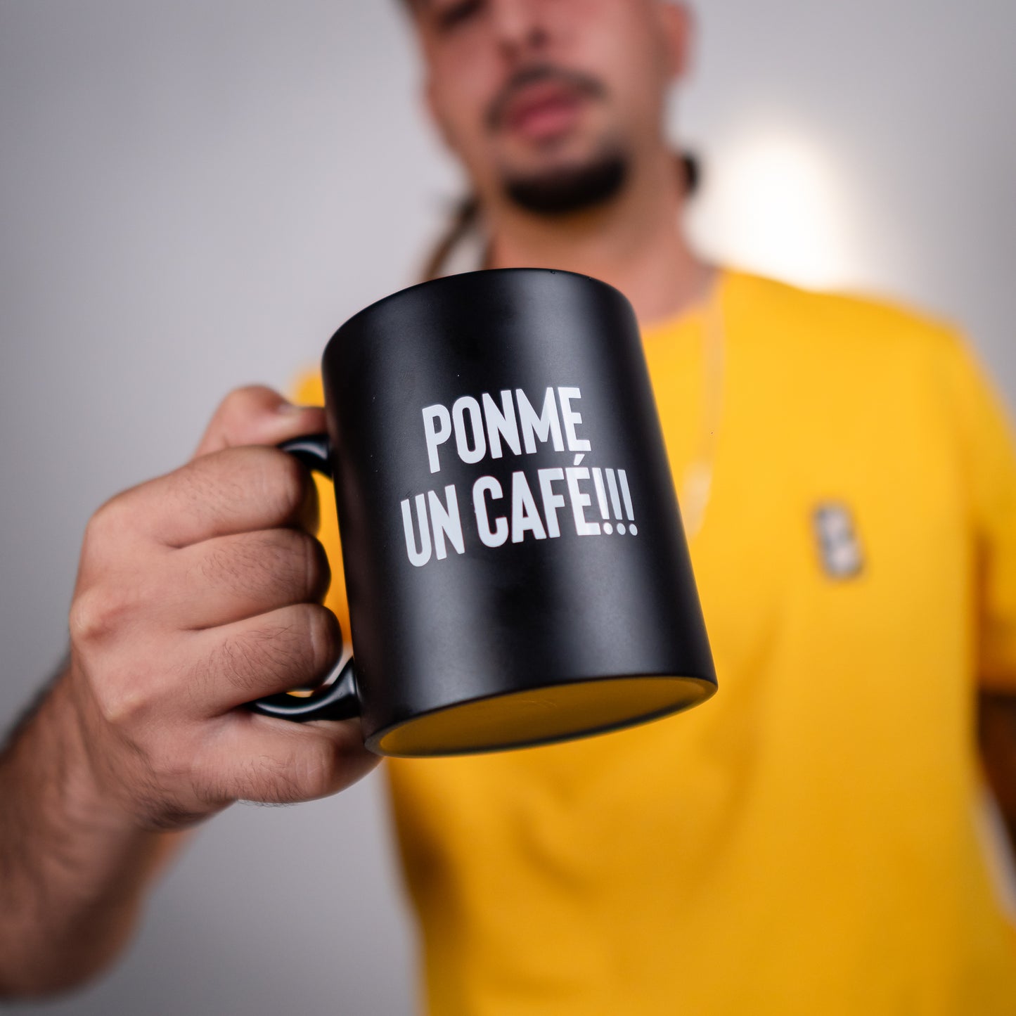 Cup Black & Yellow “Ponme un Café” #1